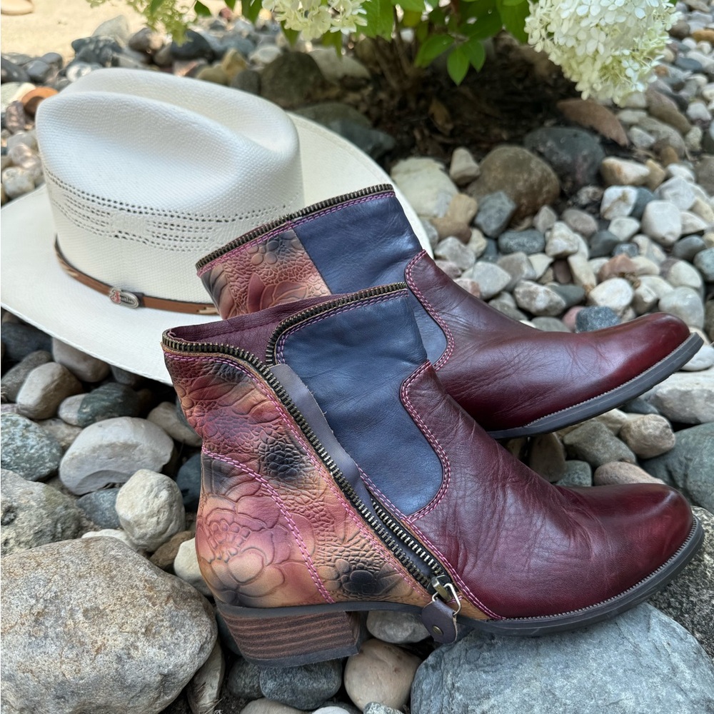 L'ATISTE Burgundy and Navy Ankle Boots